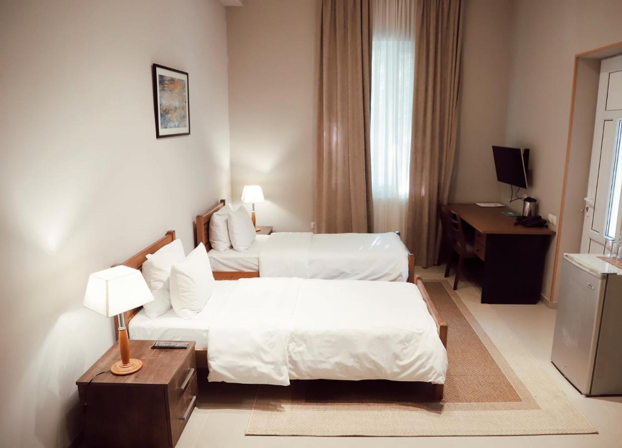 อบาสตูมานี เรสซิเดนซ์ Hotel อบาสตูมานิ ภายนอก รูปภาพ